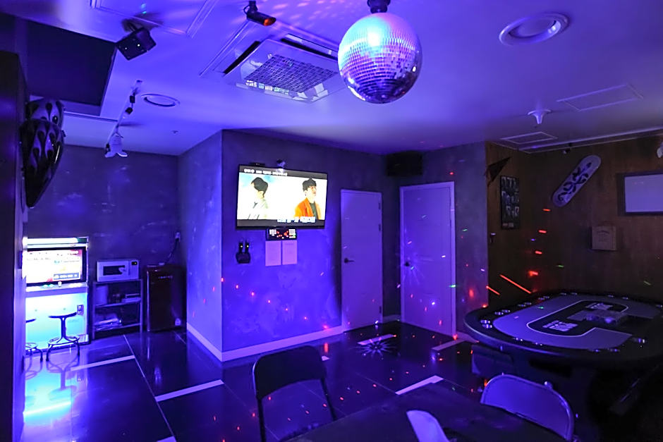 Show Hotel