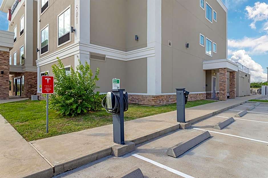 Best Western Plus Bay City Inn & Suites