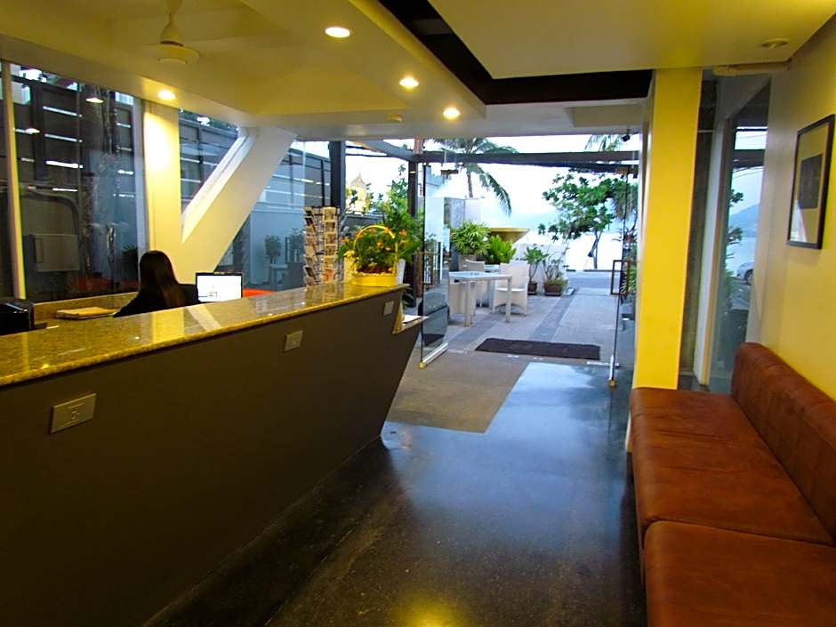 The Front Hotel and Apartments