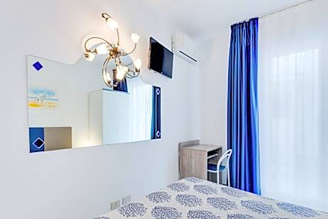 Standard Quadruple Room with Partial Sea View