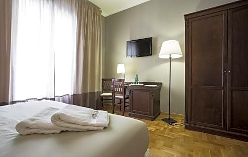 Smart Hotel Gallery House