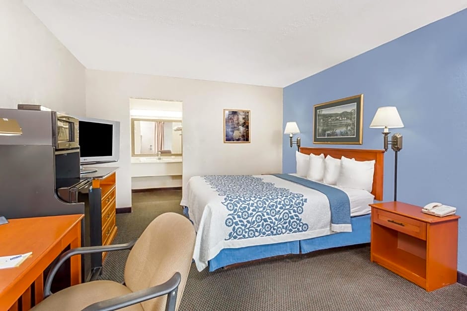 Days Inn by Wyndham Cedar Falls- University Plaza