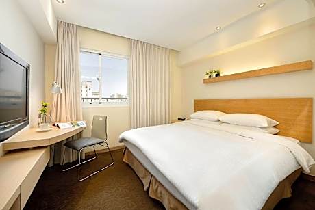 Standard Quadruple Room - Non-Smoking