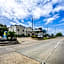 Days Inn & Suites by Wyndham Webster NASA-ClearLake-Houston