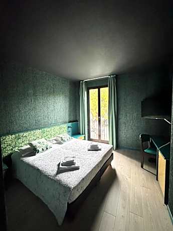 Double or Twin Room with Lake View
