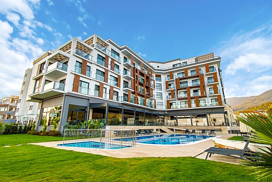 Maia Luxury Beach Hotel