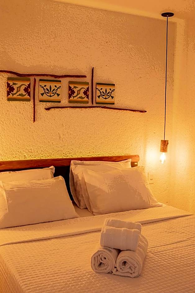 Condomínio Gamboa Patacho a 190 da praia na Rota dos Milagres
