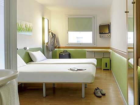 Twin - Room With Two Single Beds For Up To 2 People