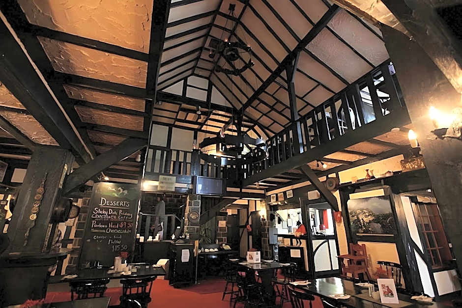 The Fox and Hounds Historic Hotel
