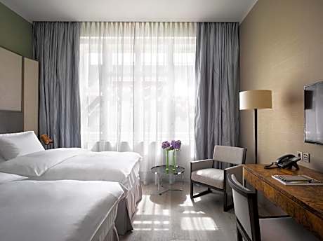 Classic Twin Room with Lounge and Wellness Access