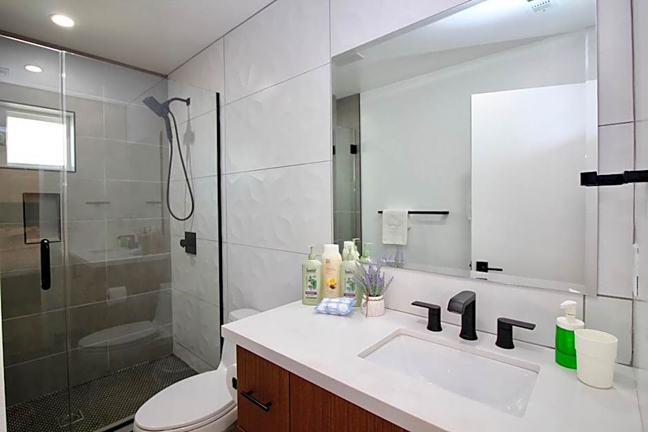 Los Angeles 3BR Villa Suites with Free Parking