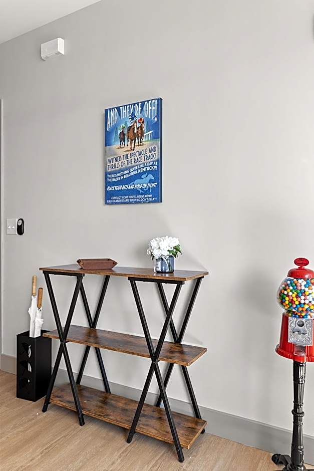 175 LEX - Walkable Downtown Lexington & Rupp Arena - Full Condos