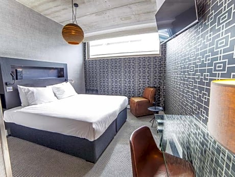 Amsterdam Street Art Double Guest Room Comp Wifi/espresso Machine/42 Inch Hdtv 18 Sqm/iron And Board