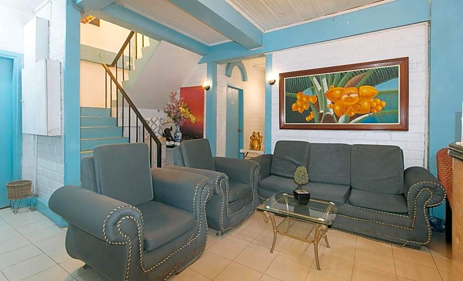 RedDoorz at La Maria Pension And Tourist Inn