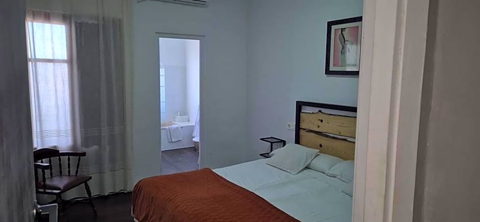 Foto 1 daripada 4 — 1 King Bed, No Pets, Balcony