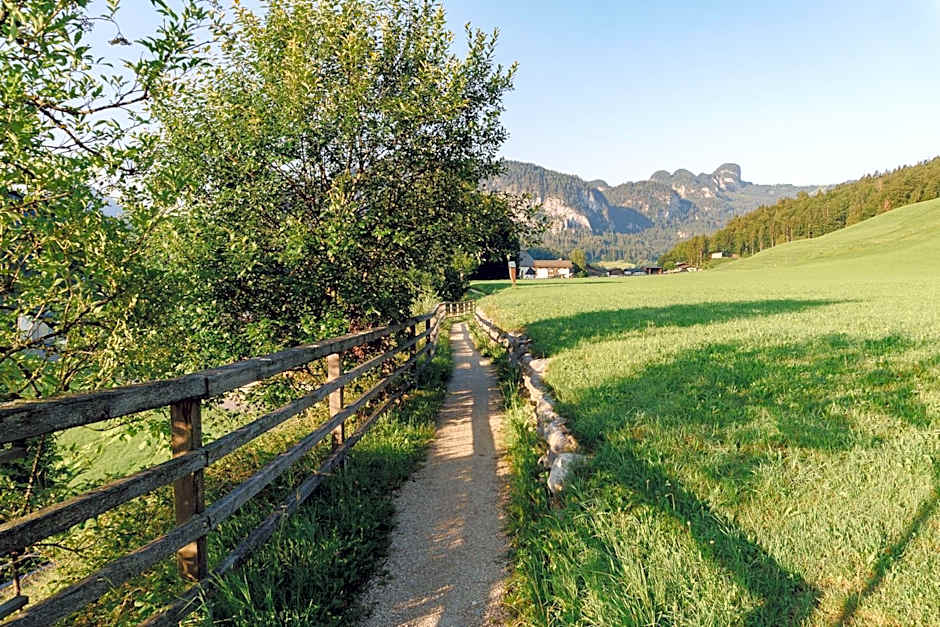 Dorfcafe Unken Hotelpension sWirtshaus im Dorf