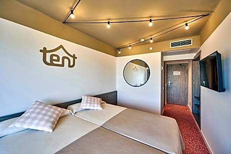 Superior Room (2 Adults + 1 Child) - Unlimited Brunch