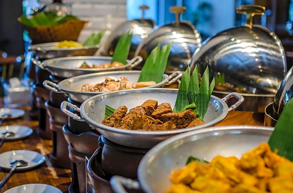 Yello Hotel Jemursari