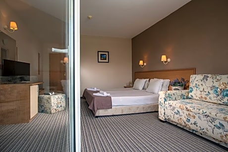 Deluxe Triple Room with Pool View