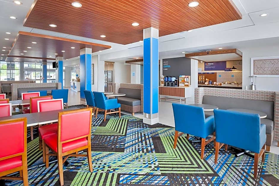 Holiday Inn Express and Suites Grand Rapids Airport- South By IHG