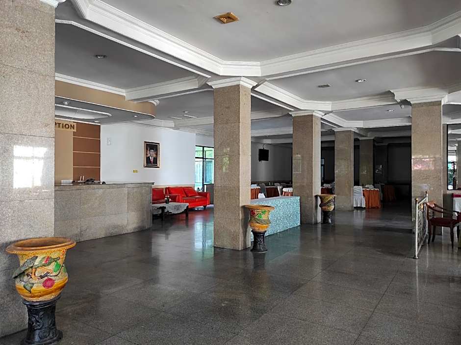 Capital O 90530 Ayong M Linggarjati Hotel