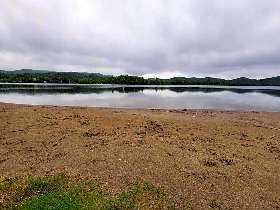 Chalet du Village - Rustic charm, lake - beach access