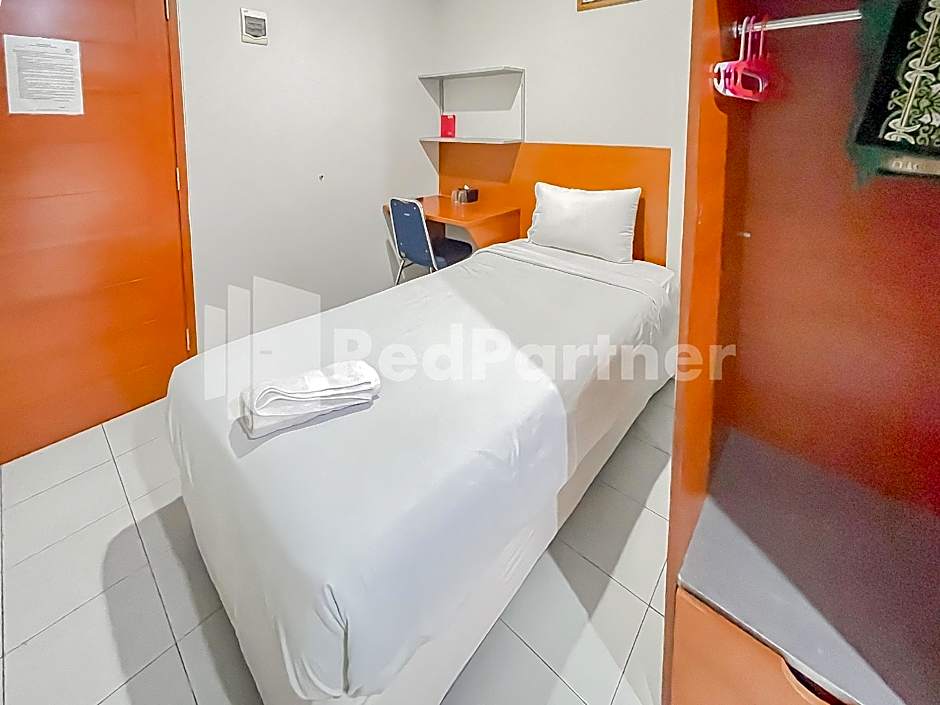 Sang Surya GuestHouse Syariah Near RS Hasan Sadikin Mitra RedDoorz