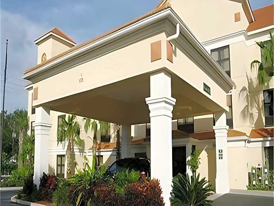 Holiday Inn Express Hotel & Suites Clearwater North/Dunedin By IHG
