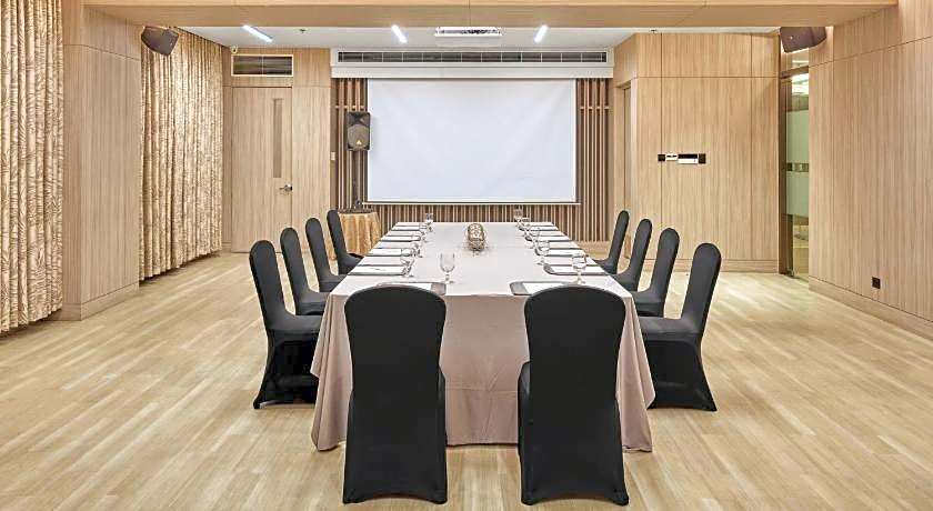 Holiday Inn & Suites Makati By IHG