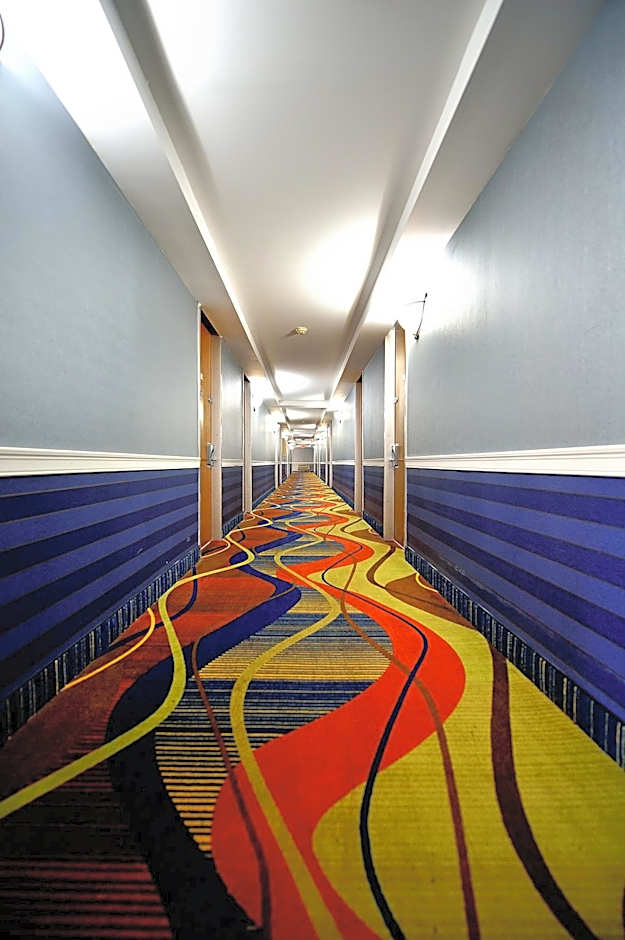 Riverview Inn & Suites