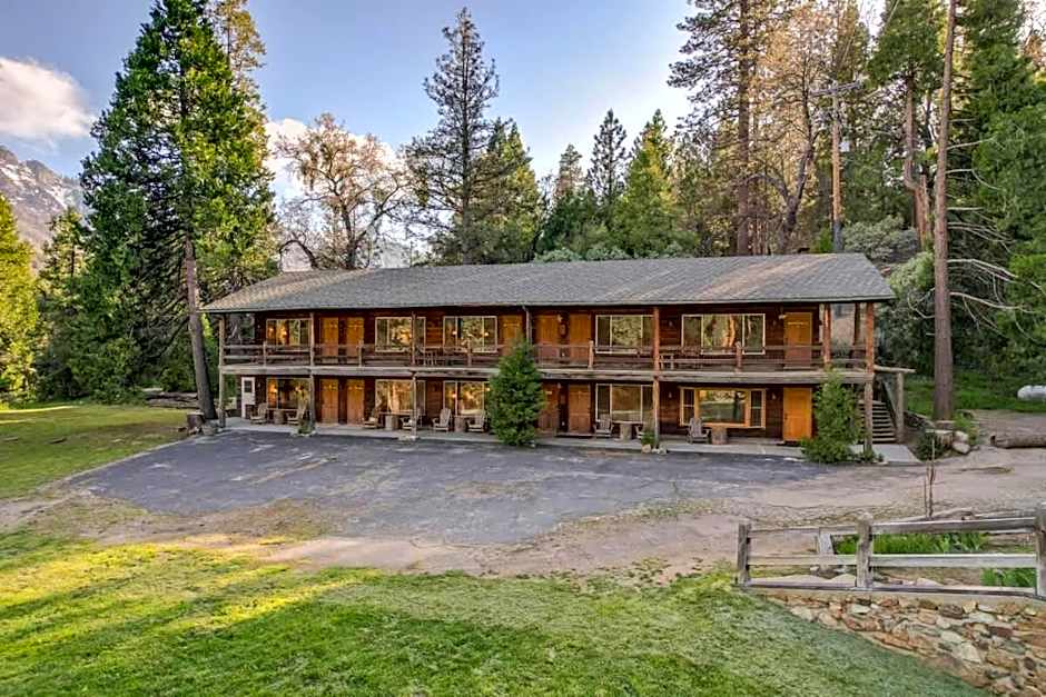 Camp Nelson Lodge Room 10