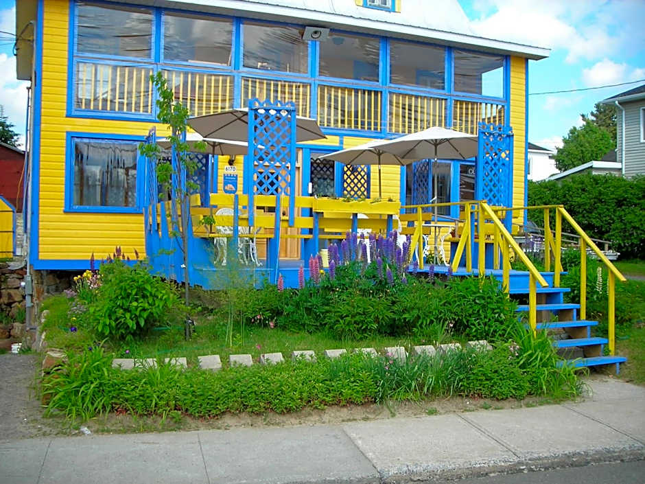 Gîte des Hauteurs et Café de la place