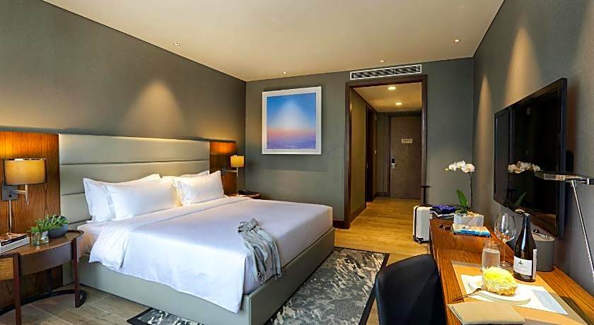 Makati Diamond Residences