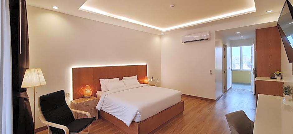 Photo 1 of 7 of Superior 1 King Bed, Balcony