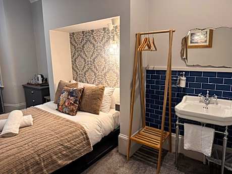 Double Room with Shared Bathroom
