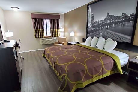 1 King Bed Accessible Room Non-Smoking