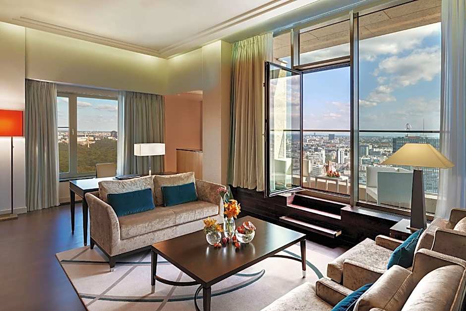 Photo 1 of 9 of 1 King Bed Suite, Grand Tower