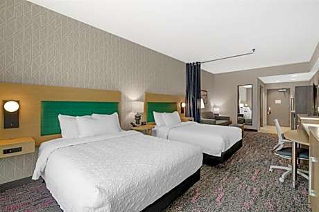 Queen Studio with Two Queen Beds - Non-Smoking