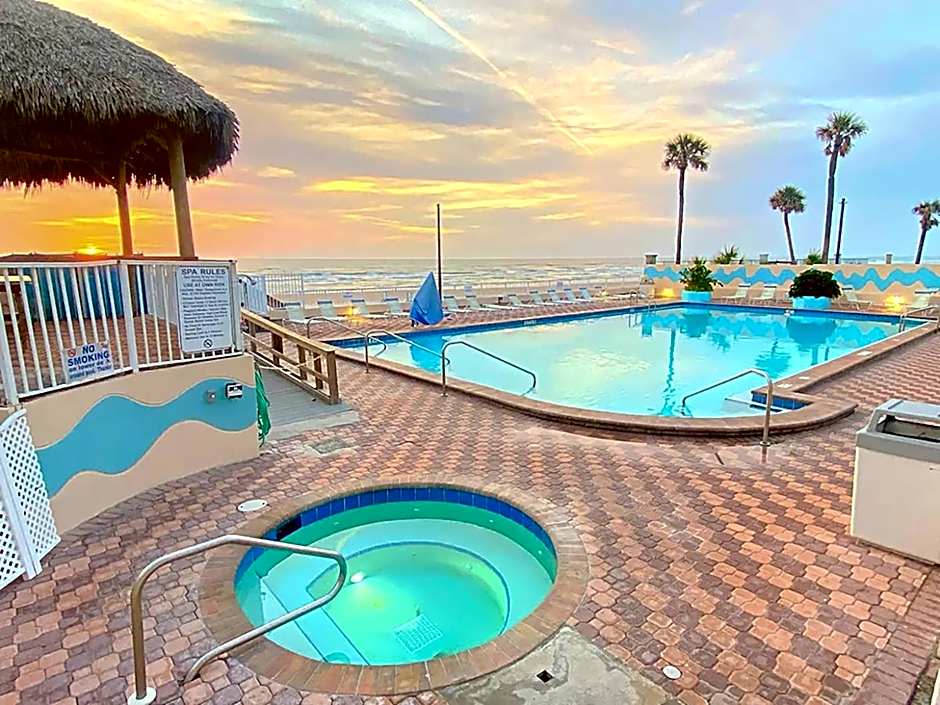 Luxury Beachfront Studio - Private Balcony with Ocean View - Heated Pool - Hot Tub - Tiki Bar - Sauna