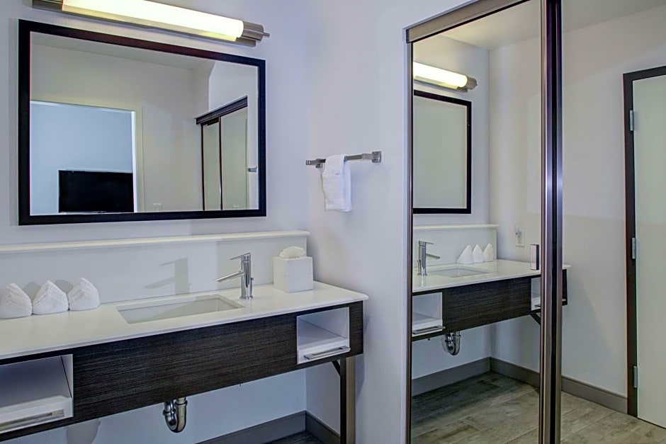 Hampton Inn By Hilton & Suites Irvine-Orange County Airport