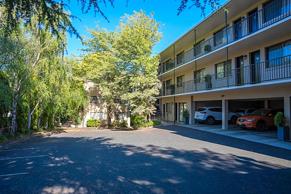 Grosvenor Court Apartments