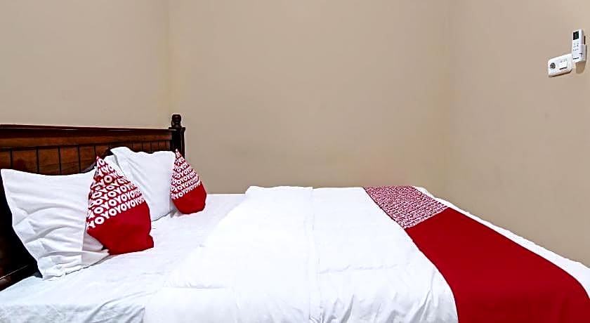 OYO 92176 Sandira Syariah