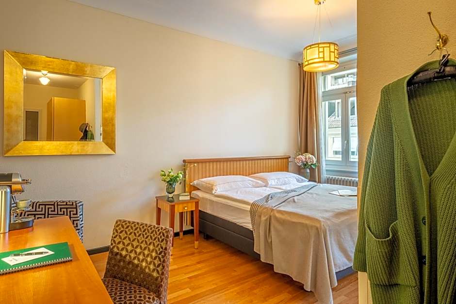 Photo 1 of 5 of Double Room