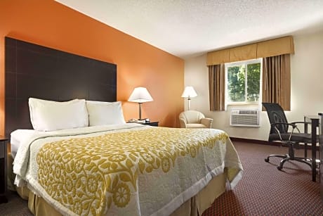 1 Queen Bed Mobility Accessible Room Non-Smoking