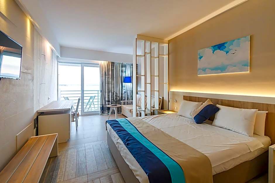 Carine Hotel Delfin