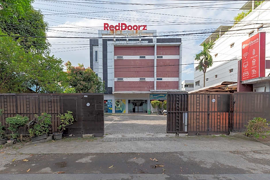 RedDoorz @ Jalan Krakatau Medan