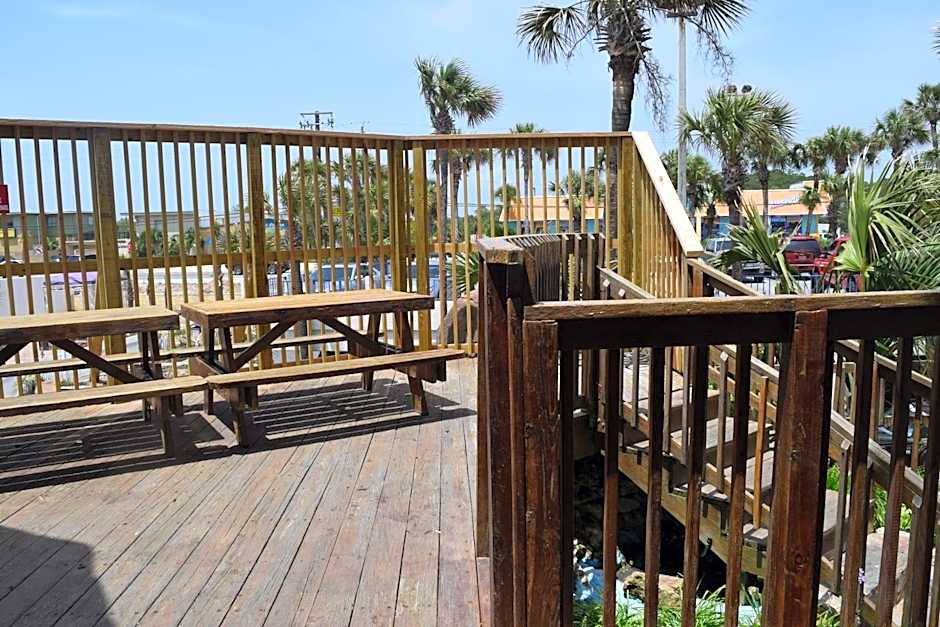 Days Inn by Wyndham Panama City Beach/Ocean Front