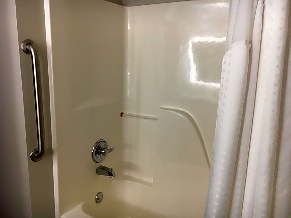 Holiday Inn Express & Suites Thomasville By IHG