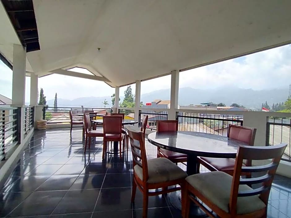 Hotel Arwana Safari puncak RedPartner