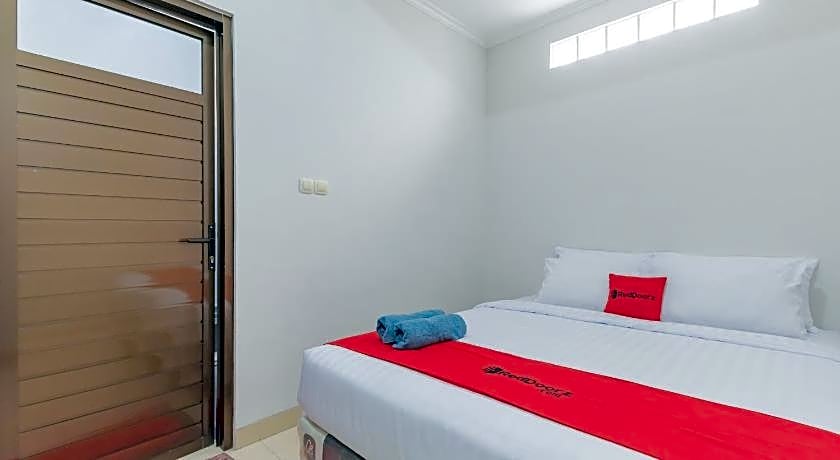 RedDoorz near Kiara Artha Park